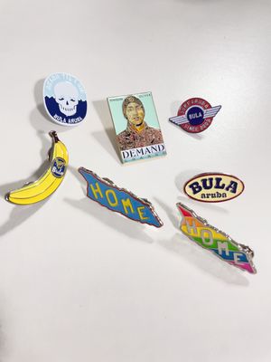 購入 Custom Soft Enamel Lapel Pin with 1.5mm Thickness and Butterfly Clutch for Business Gifts online manufacture