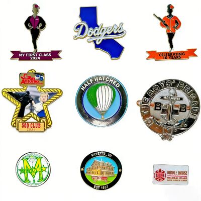 購入 カスタム耐久性鋼のバッジ 色のエナメル付きのユニークな形 セキュリティピン付きのブランドピン online manufacture