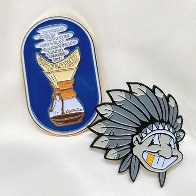 カスタム エナミールピンバッジ サッカーピン メタルラペルバッジ エナミールバッジ