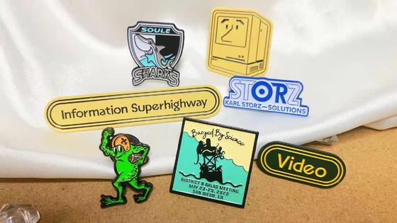 メタル 1.5インチ 柔らかいエナメル ラペルピン バッジ メタル ハード カスタム メタルピン バッジ