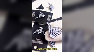 柔らかか硬い仕上げ UVプリント 素敵な漫画デザインで 自分なりに 輝くエナメルピンを作ってください